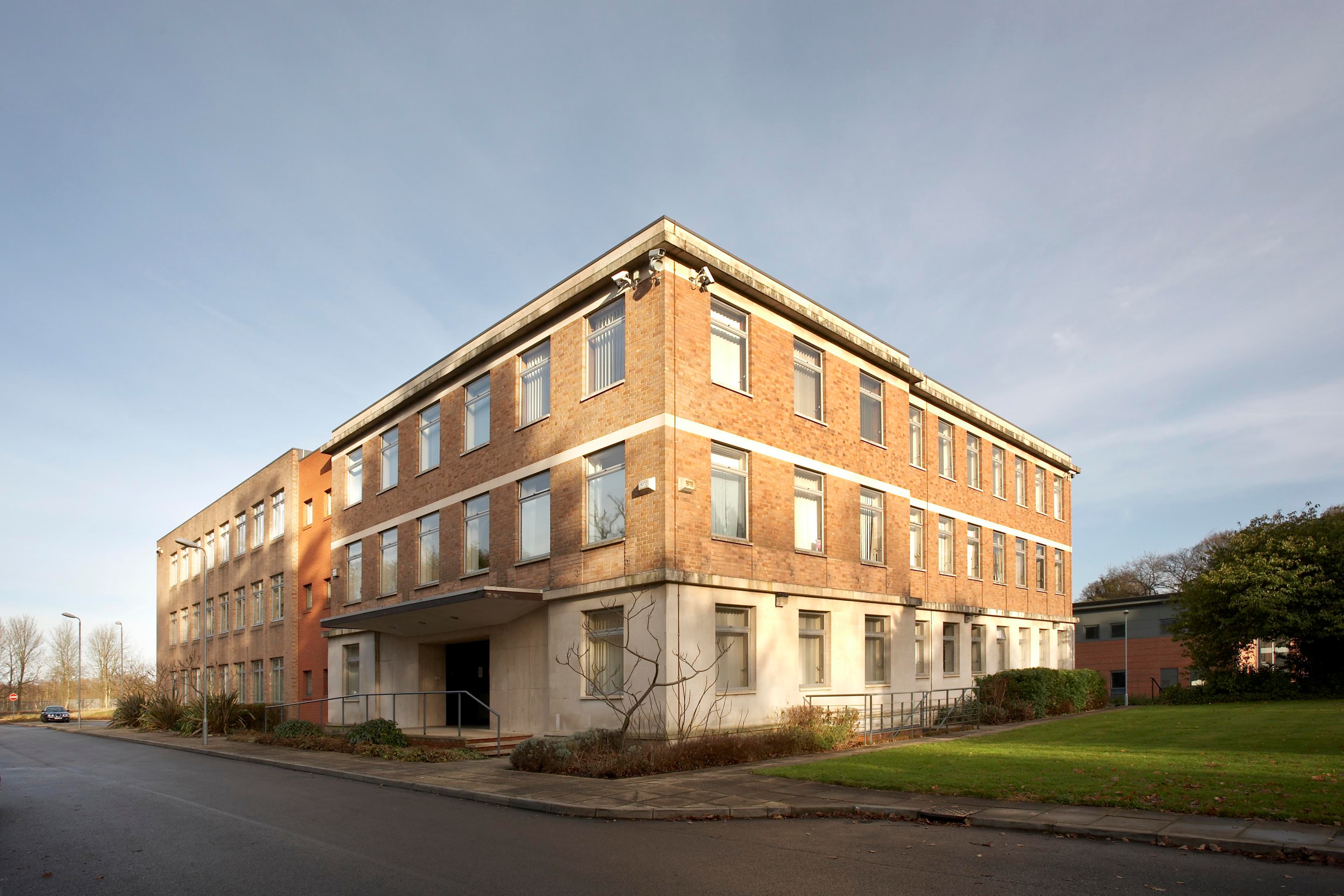 Oaklands Business Centre, Hooton Road, Ellesmere Port, Hooton, Cheshire, CH66 7NZ