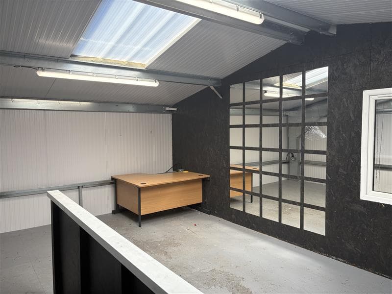 Unit 8 The Wharf, 16 Watling Street, Bletchley, Milton Keynes, Buckinghamshire, MK2 2BL thumbnail 3