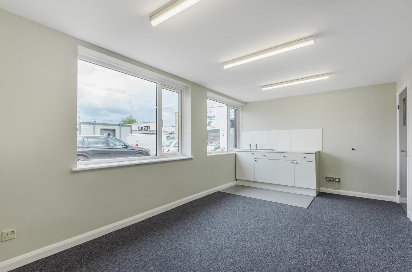 Unit E2, Fairacres Industrial Estate, Windsor, Berkshire, SL4 4LE thumbnail 4