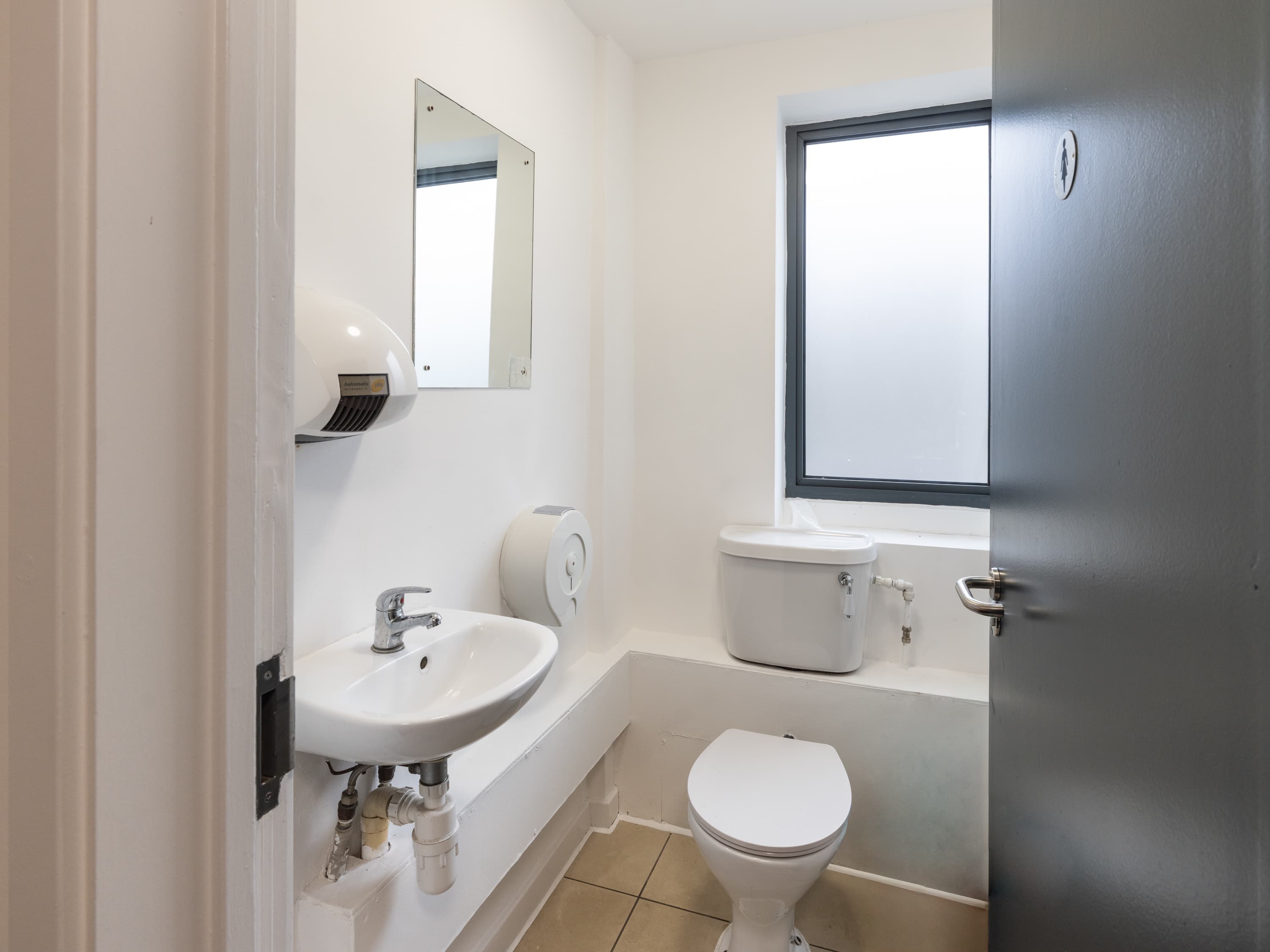 1A And 1B Whitings Way, London, Greater London, E6 6LR thumbnail 46