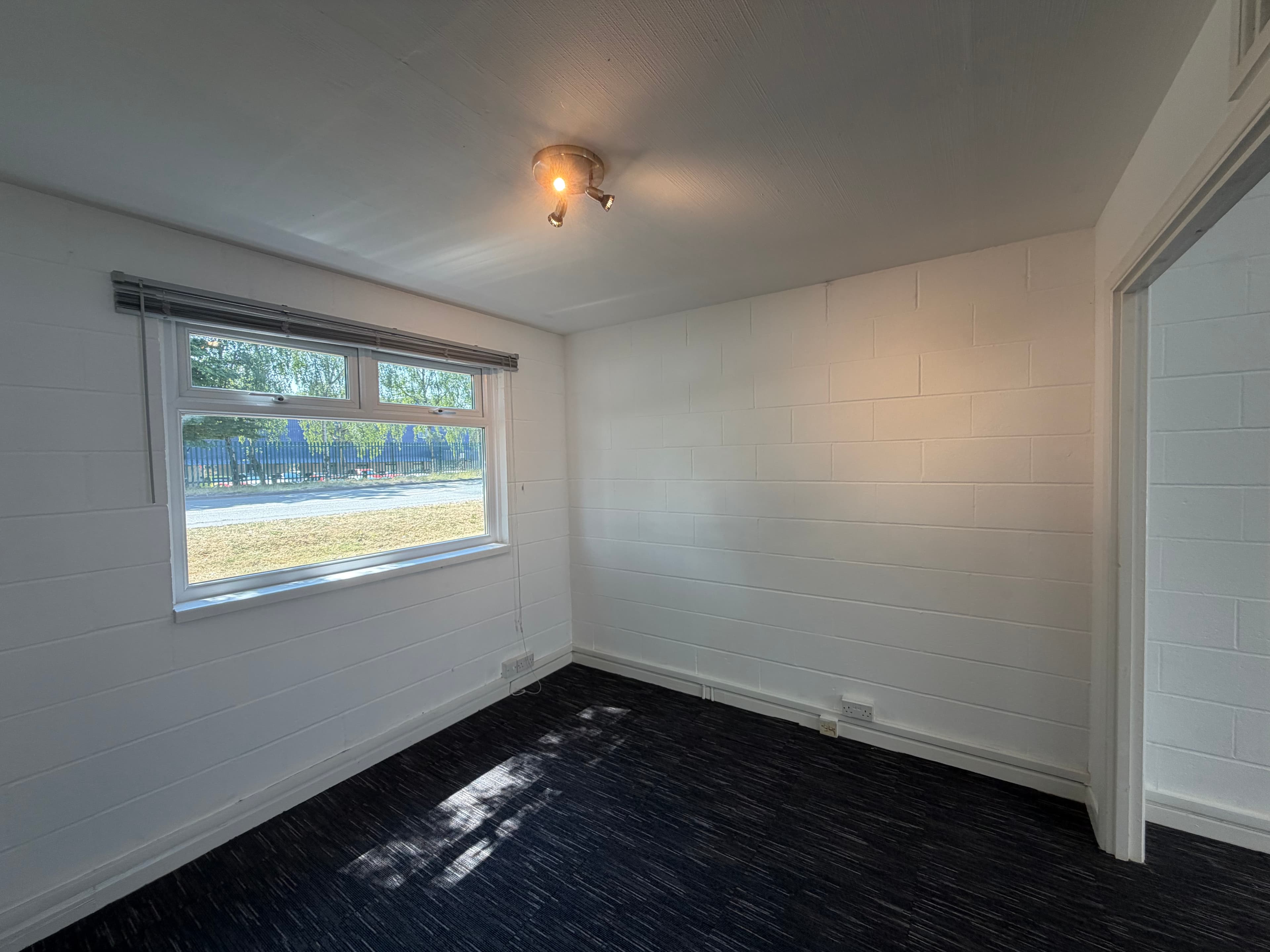 Unit B5, Smeed Dean Centre, Castle Road, Sittingbourne, Kent, ME10 3EW thumbnail 5