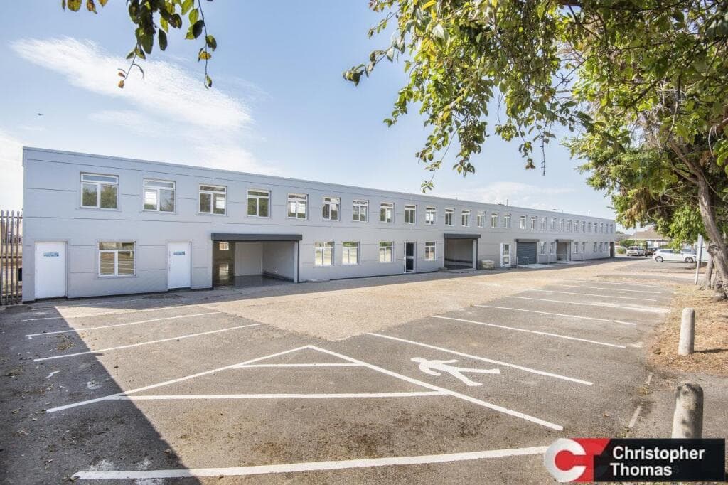 Unit 2, Windsor Trade Centre, Fairacres Industrial Estate, Windsor, Berkshire, SL4 4LE