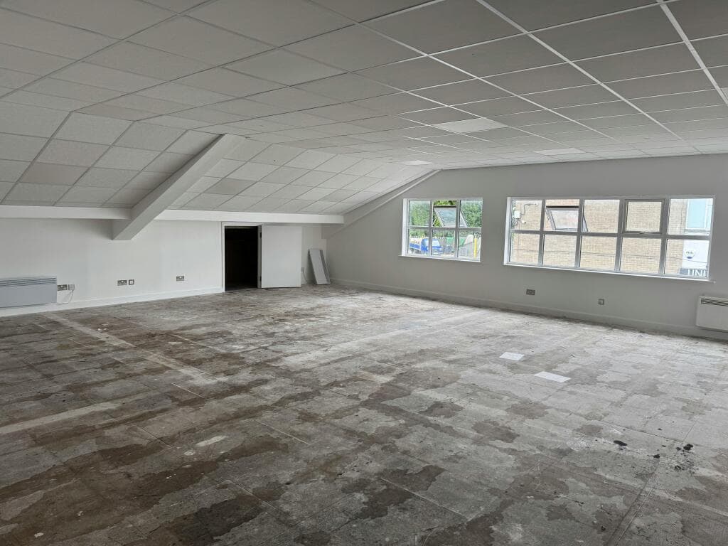Unit  B1A, Vale Industrial Estate, Tolpits Lane, Watford, Hertfordshire, WD18 9QP thumbnail 5