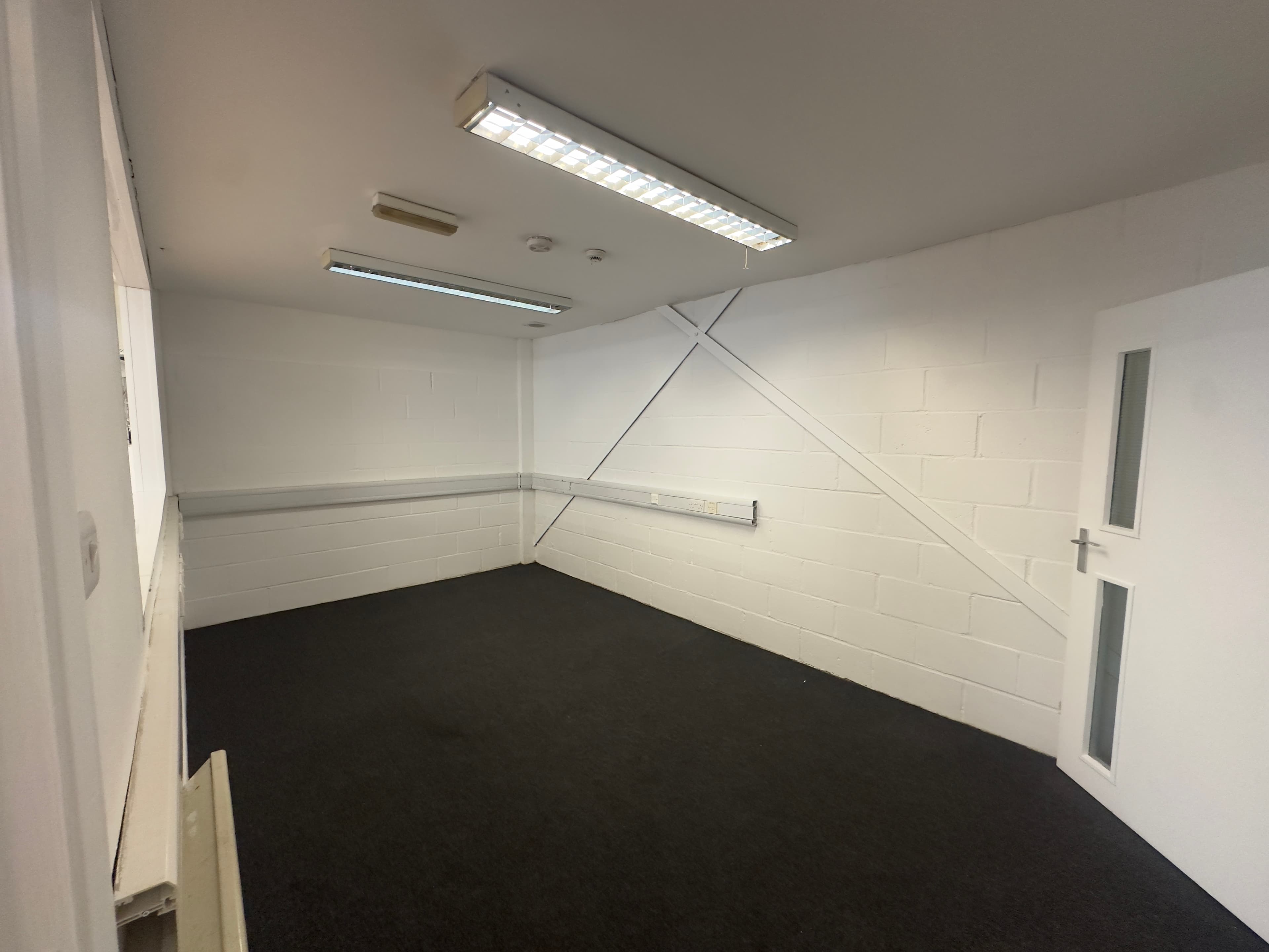 Unit 4, Hyatt Trading Estate, Babbage Road, Stevenage, Hertfordshire, SG1 2EQ thumbnail 6