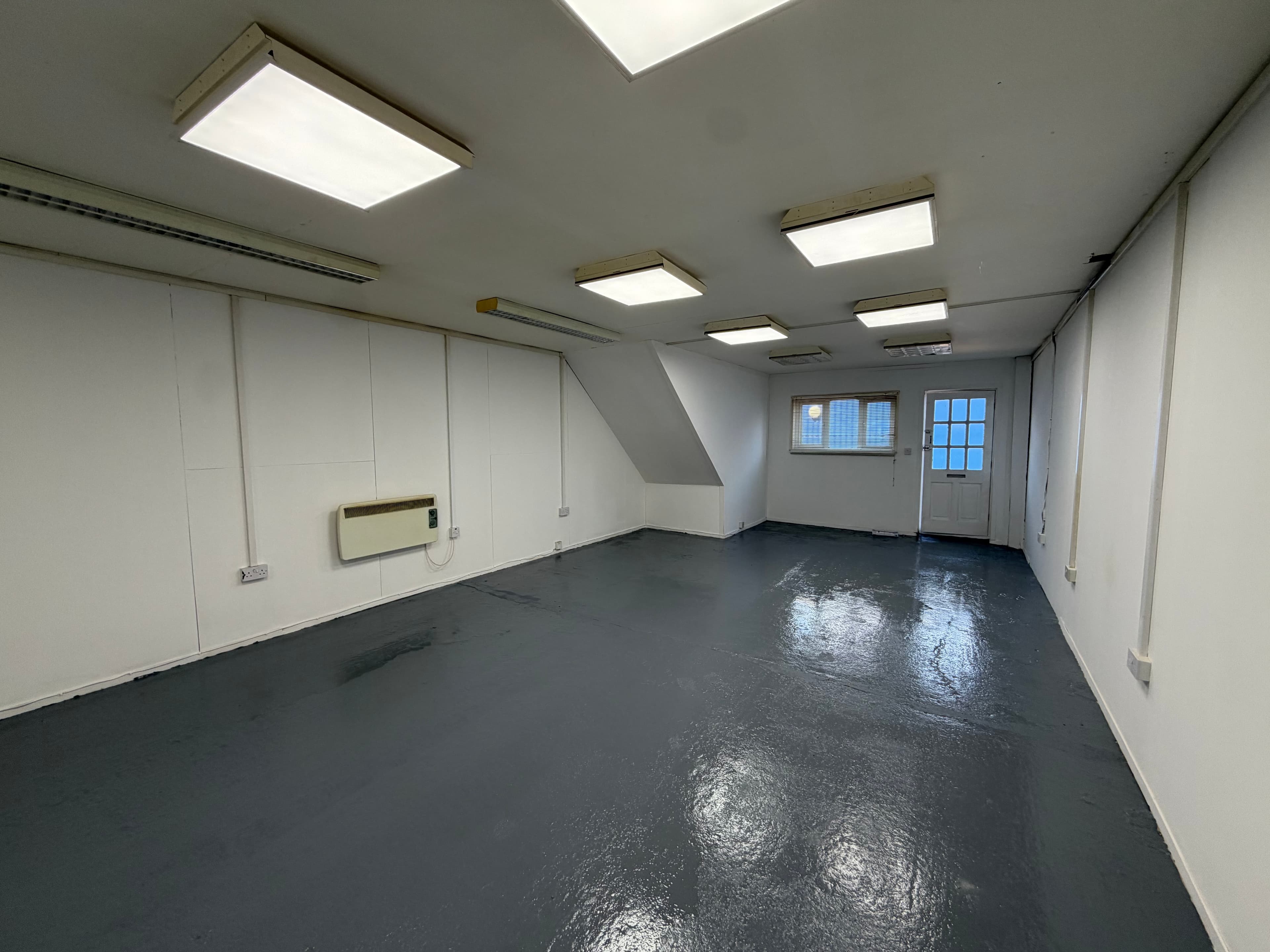 Unit 8B, Ongar Road Trading Estate, Ongar Road, Dunmow, Essex, CM6 1EU thumbnail 2