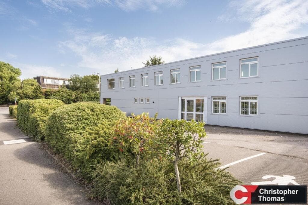 Unit 2, Windsor Trade Centre, Fairacres Industrial Estate, Windsor, Berkshire, SL4 4LE thumbnail 3