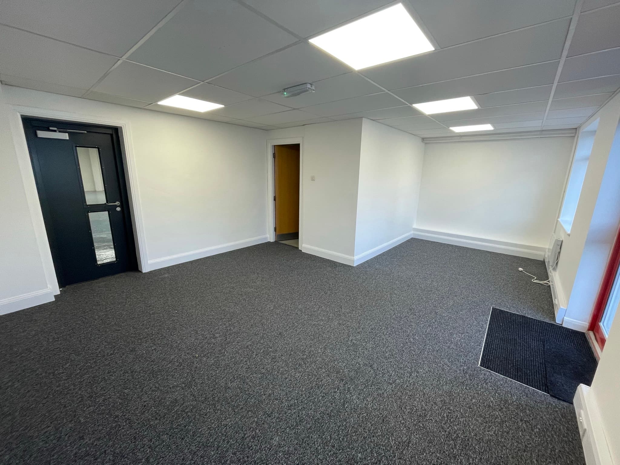 Unit 2, Windsor Trade Centre, Fairacres Industrial Estate, Windsor, Berkshire, SL4 4LE thumbnail 5