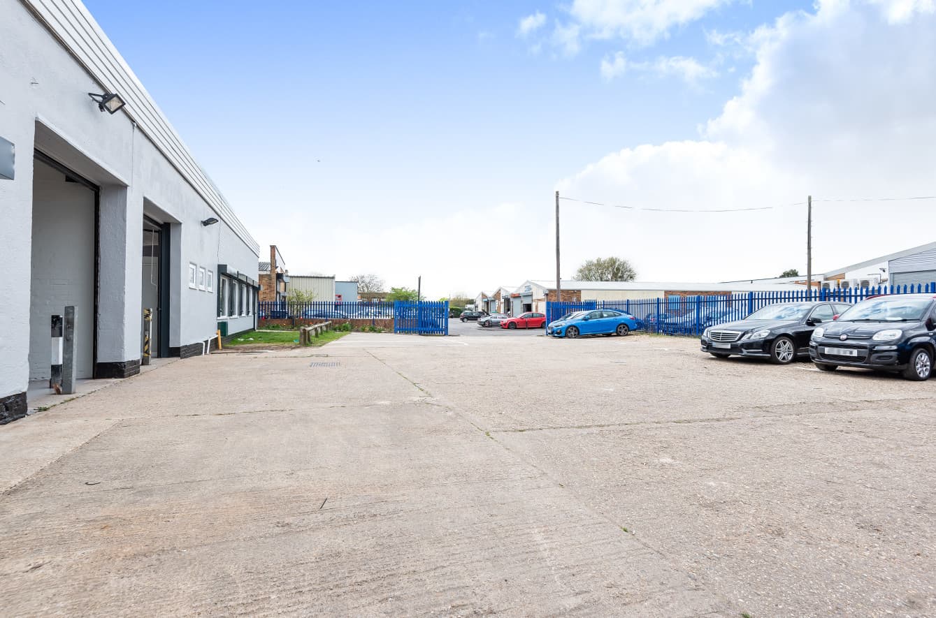 Unit E2, Fairacres Industrial Estate, Windsor, Berkshire, SL4 4LE thumbnail 5