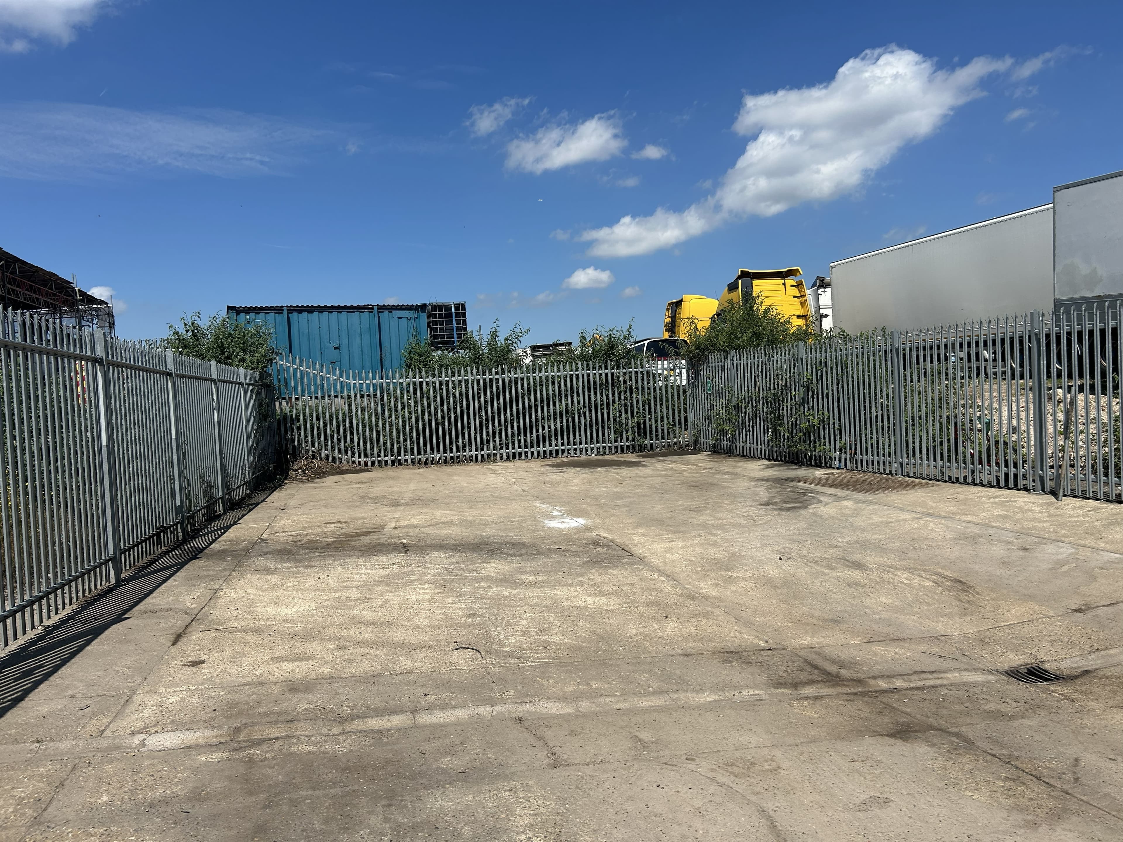 Yard 4, Leagrave Road, Luton, Bedfordshire, LU3 1RJ thumbnail 4