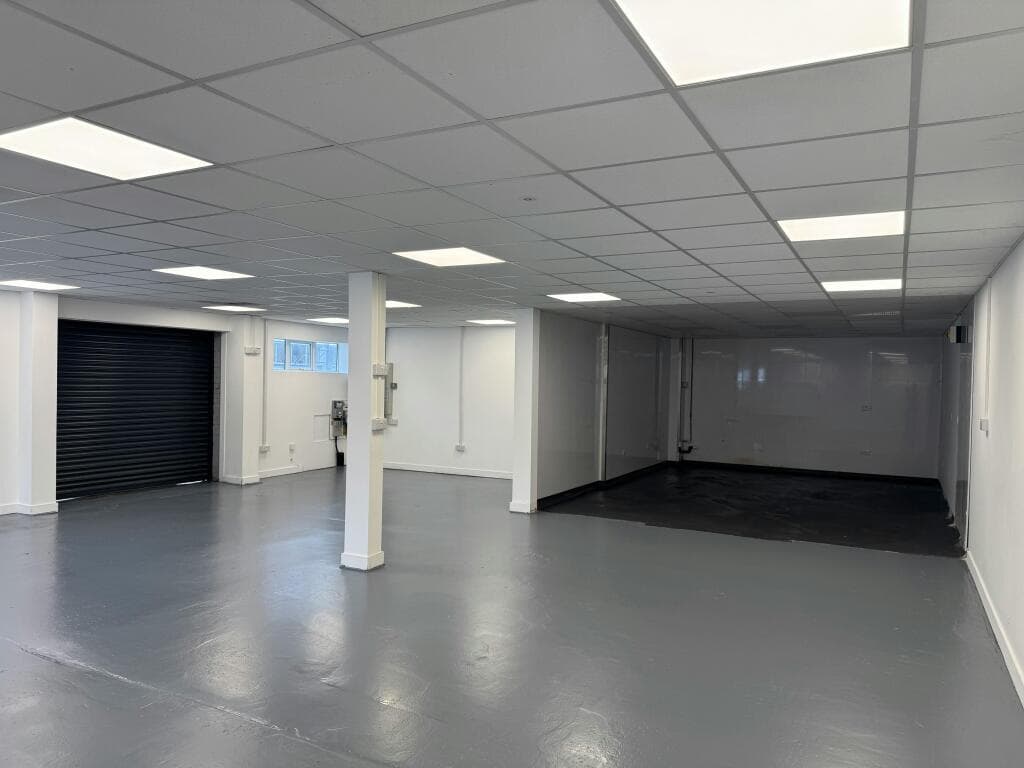 Unit  B1A, Vale Industrial Estate, Tolpits Lane, Watford, Hertfordshire, WD18 9QP thumbnail 2